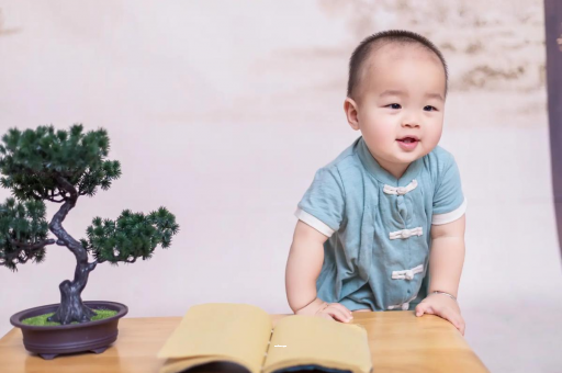 伊犁哈萨克宝宝抓耳朵是什么原因